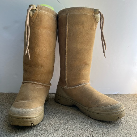 UGG Australia Tall Sheepskin Winter boots size 6 - Picture 1 of 9